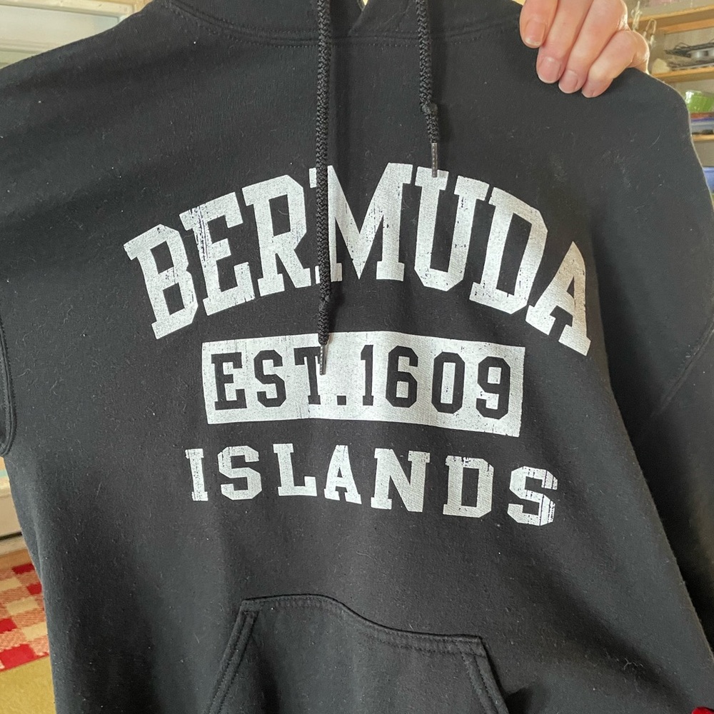 black small bermuda hoodie